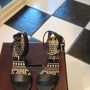 Jessica Simpson Black Geometric Sandals
